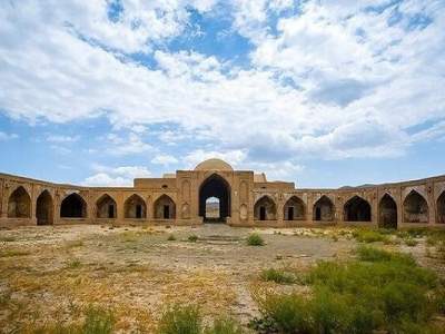 کاروانسرای تاریخی دهدز تا هفته دولت آماده بهره‌برداری می‌شود